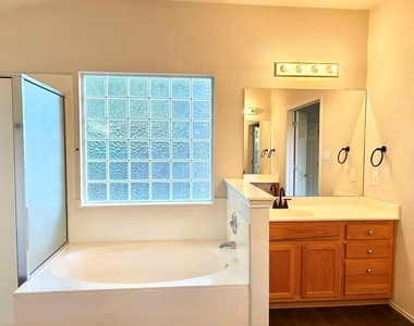 615 Settlement St - Photo Thumbnail 16