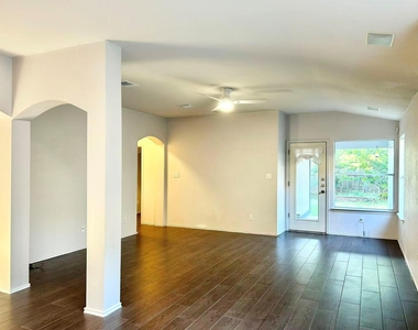 615 Settlement St - Photo Thumbnail 7