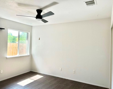 615 Settlement St - Photo Thumbnail 21