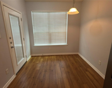 400 West St - Photo Thumbnail 2