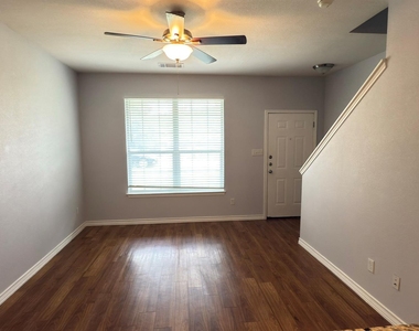 400 West St - Photo Thumbnail 4