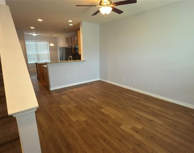400 West St - Photo Thumbnail 5