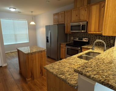 400 West St - Photo Thumbnail 1