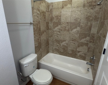 400 West St - Photo Thumbnail 8