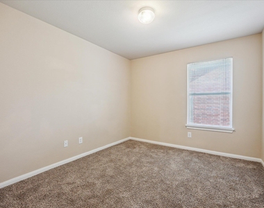 3813 Bandice Ln - Photo Thumbnail 9