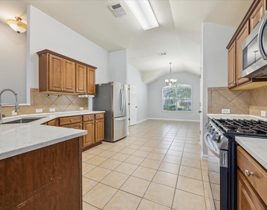 3813 Bandice Ln - Photo Thumbnail 4