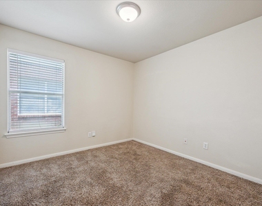 3813 Bandice Ln - Photo Thumbnail 13