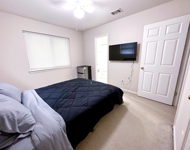 11321 Avering Ln - Photo Thumbnail 13