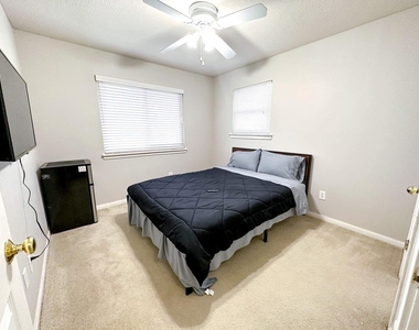 11321 Avering Ln - Photo Thumbnail 16