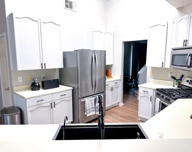 11321 Avering Ln - Photo Thumbnail 9
