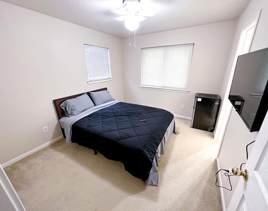 11321 Avering Ln - Photo Thumbnail 12