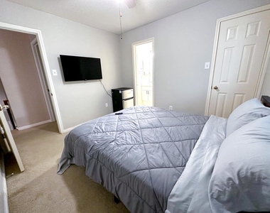 11321 Avering Ln - Photo Thumbnail 15