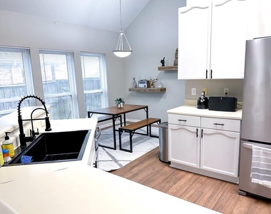 11321 Avering Ln - Photo Thumbnail 7
