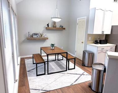 11321 Avering Ln - Photo Thumbnail 4