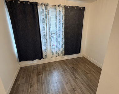 2571 West 16th Street - Photo Thumbnail 4