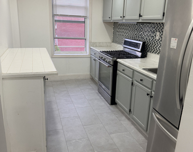2571 West 16th Street - Photo Thumbnail 6