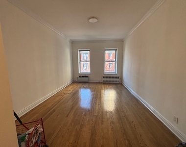 East 83rd street - Photo Thumbnail 3