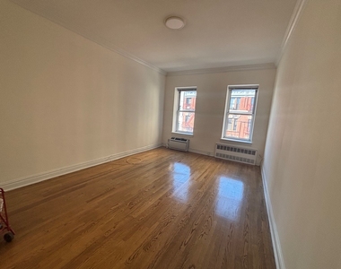 East 83rd street - Photo Thumbnail 4