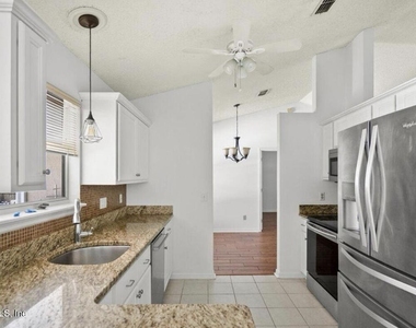 10334 Triple Crown Avenue - Photo Thumbnail 8