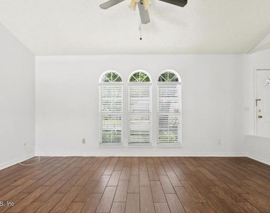 10334 Triple Crown Avenue - Photo Thumbnail 15