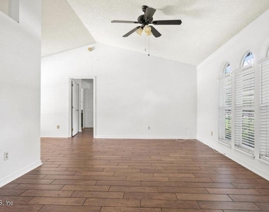 10334 Triple Crown Avenue - Photo Thumbnail 14