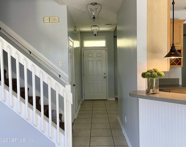 561 Upper 8th Avenue S - Photo Thumbnail 4