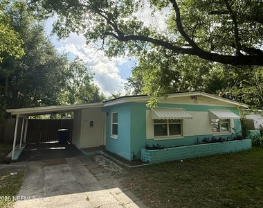4721 E Castlewood Drive - Photo Thumbnail 2