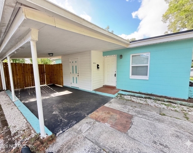 4721 E Castlewood Drive - Photo Thumbnail 1