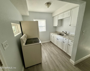 4721 E Castlewood Drive - Photo Thumbnail 4