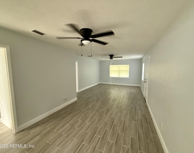 4721 E Castlewood Drive - Photo Thumbnail 5