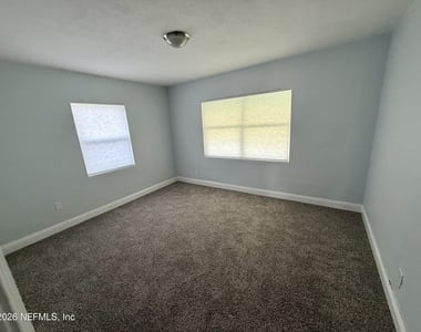 4721 E Castlewood Drive - Photo Thumbnail 7