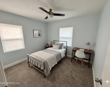 4721 E Castlewood Drive - Photo Thumbnail 11