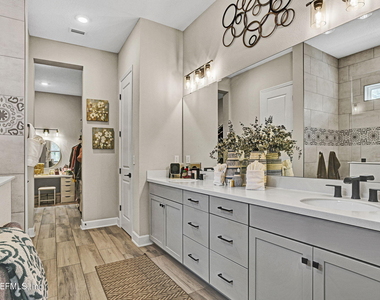 694 Navigators Road - Photo Thumbnail 15