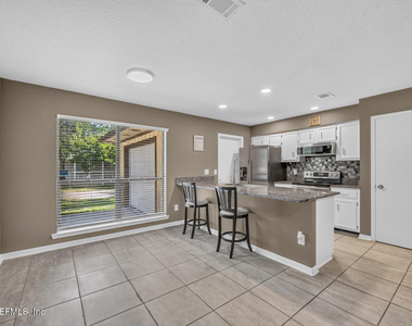 7526 Jasper Ave Avenue - Photo Thumbnail 3