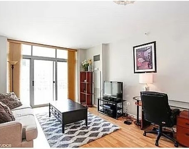 600 N Dearborn Street - Photo Thumbnail 1
