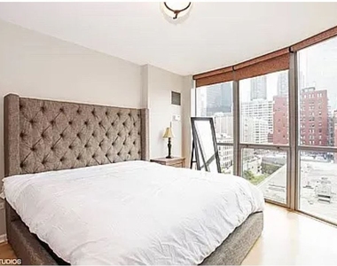 600 N Dearborn Street - Photo Thumbnail 4