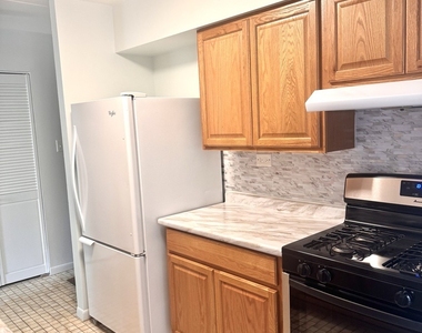 300 S Roselle Road - Photo Thumbnail 3