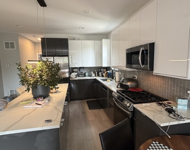 4242 N Kedvale Avenue - Photo Thumbnail 2