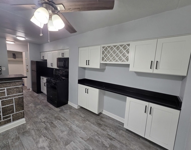 220 S Roselle Road - Photo Thumbnail 5