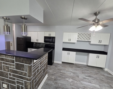 220 S Roselle Road - Photo Thumbnail 6