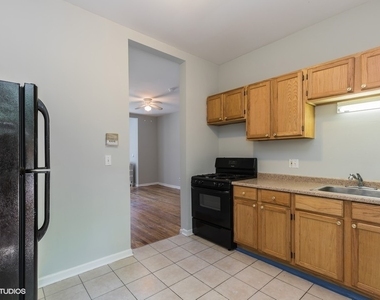 431 E Oakwood Boulevard - Photo Thumbnail 3