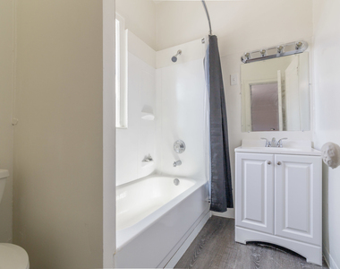 4754 N Lincoln Avenue - Photo Thumbnail 9