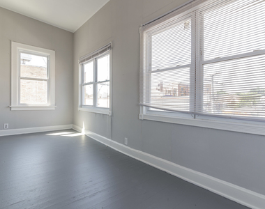 4754 N Lincoln Avenue - Photo Thumbnail 12