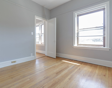 4754 N Lincoln Avenue - Photo Thumbnail 7