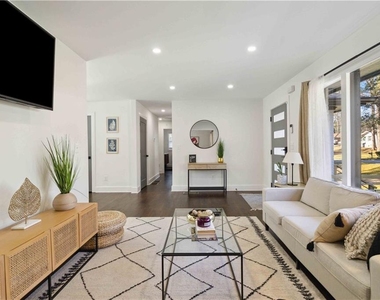 2995 Pasadena Drive - Photo Thumbnail 7