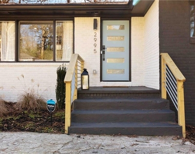 2995 Pasadena Drive - Photo Thumbnail 3