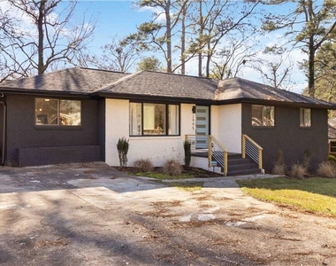 2995 Pasadena Drive - Photo Thumbnail 2