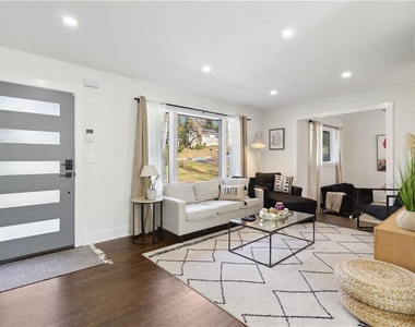 2995 Pasadena Drive - Photo Thumbnail 5