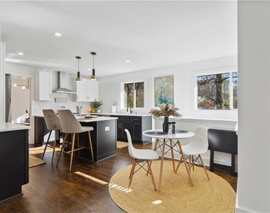 2995 Pasadena Drive - Photo Thumbnail 12