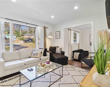 2995 Pasadena Drive - Photo Thumbnail 6